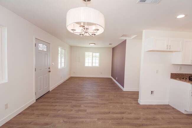 Foto del edificio - 8264 Bennett Avenue