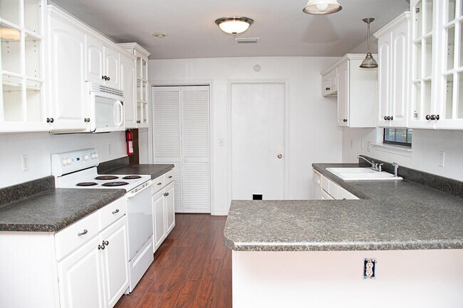 Foto del edificio - 112 Golf Course Dr