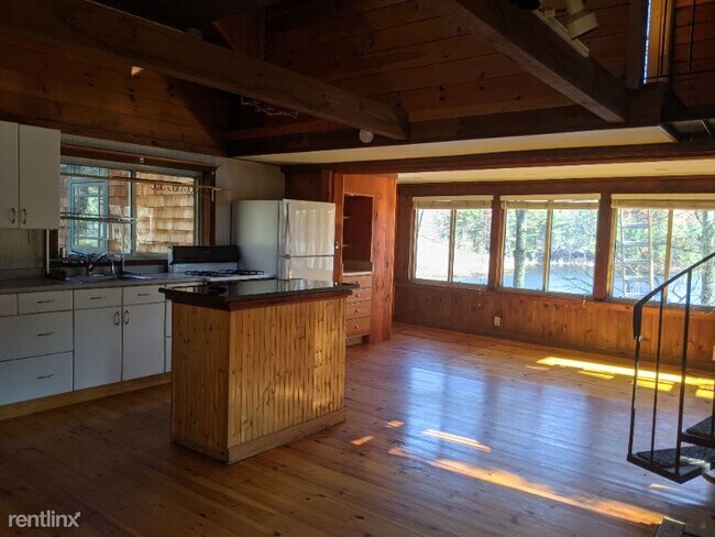 Building Photo - 2 br, 1 bath House - 42 Brewster Rd