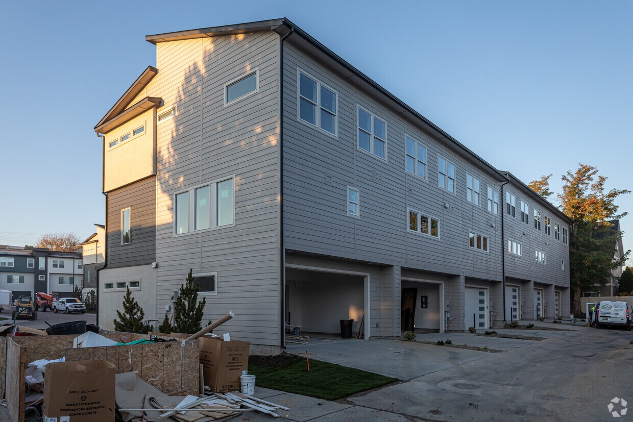 October 2021 - Bradbury Luxury Townhomes