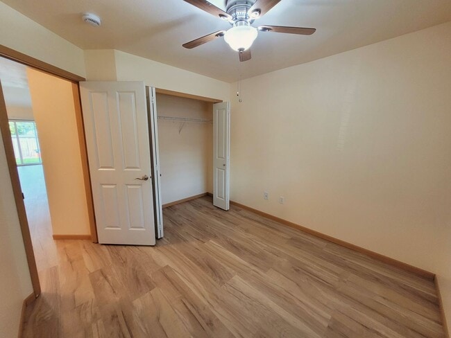 Building Photo - 410 Holland Ave
