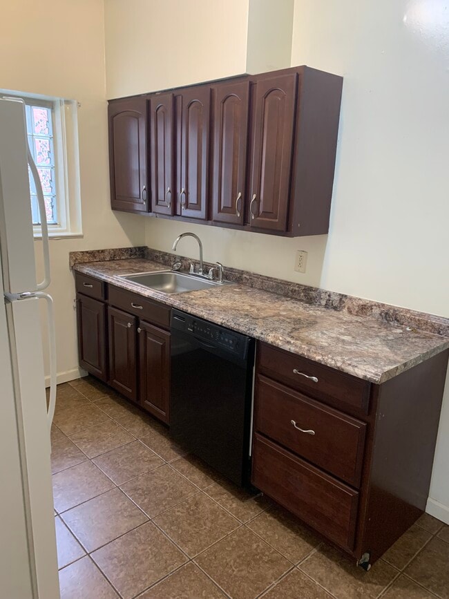 Building Photo - 331 McKee Plz