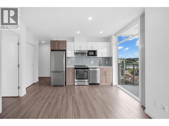 Building Photo - 900 Carnarvon St
