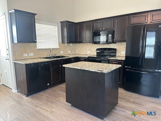 Foto del edificio - 2420 Dimmitt Dr