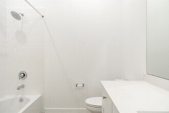 Building Photo - 31026 Sun Vly Dr