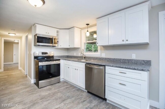 Foto del edificio - 2 br, 1 bath Apartment - 23 Carr Rd B Unit B