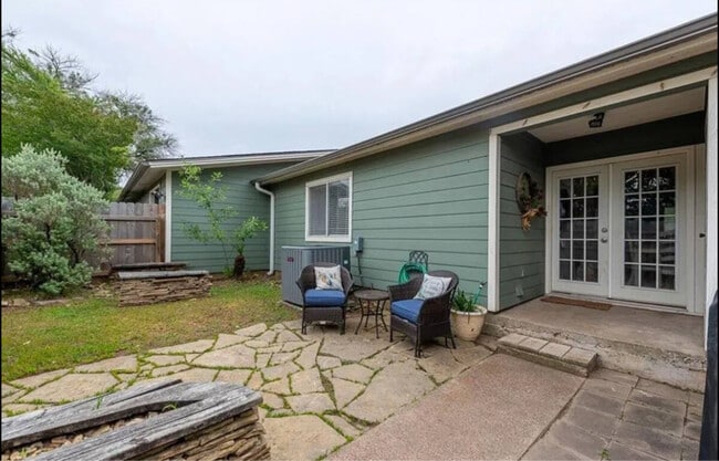 Building Photo - 2800 Longmire Dr