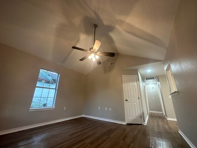 Building Photo - 2807 Odem St