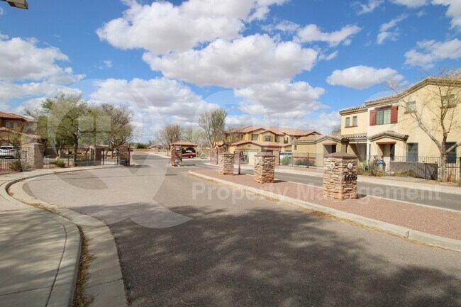 Foto del edificio - 1456 E 9th St