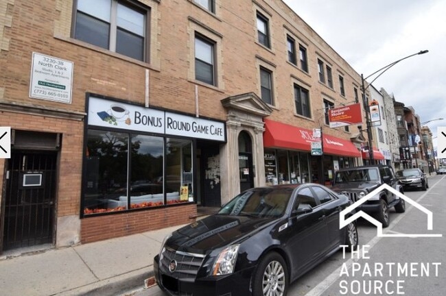 Building Photo - 3230 N Clark St