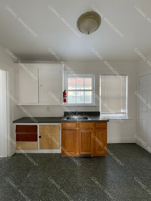 Building Photo - 815 Blair St