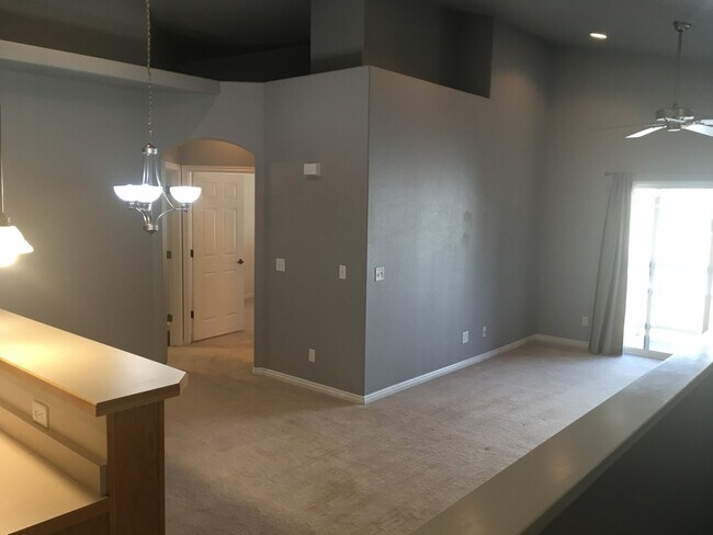 Building Photo - Townhome with Plenty of Storage Space and ...