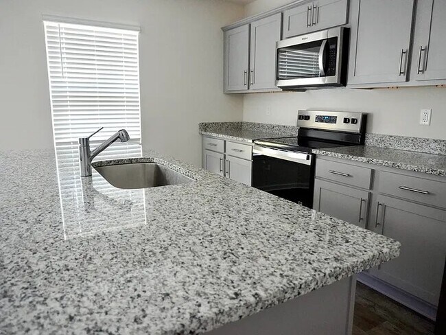 Building Photo - 4025 Topsail Trl