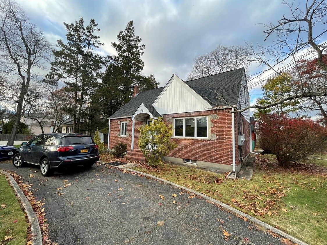 Primary Photo - 77 Pineaire Ave