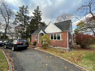 Building Photo - 77 Pineaire Ave