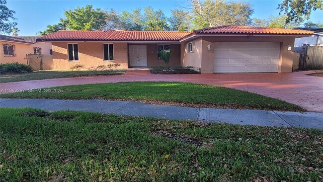 Foto del edificio - 6895 Loch Ness Dr