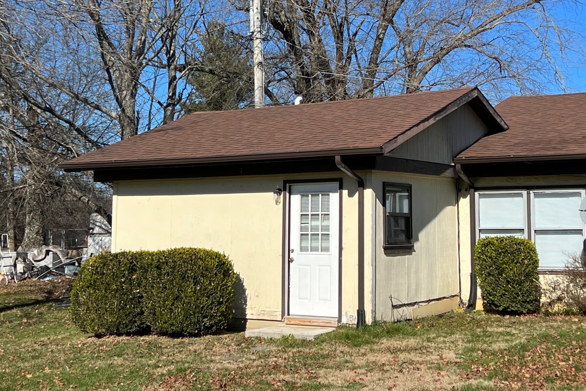 Foto del edificio - For Rent: 1 room efficiency apartment