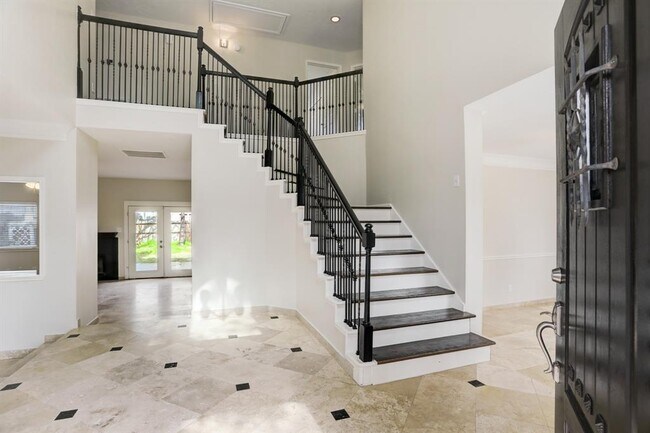 Building Photo - 14950 Redwood Bend Trail