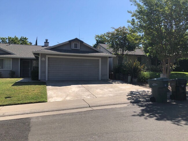 Foto del edificio - Upgraded Orangevale Home on Corner Lot