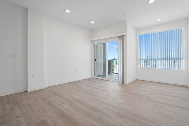 Foto del edificio - 8802 Van Nuys Blvd