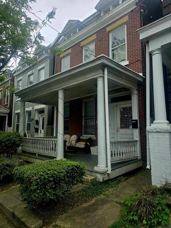 Building Photo - 2209 W Main St