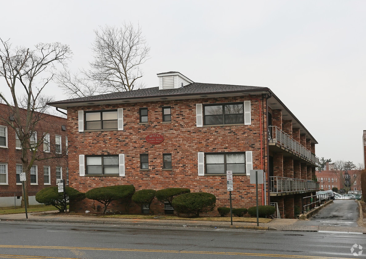 80 Lincoln Owners, Inc Apartments in Rockville Centre, NY