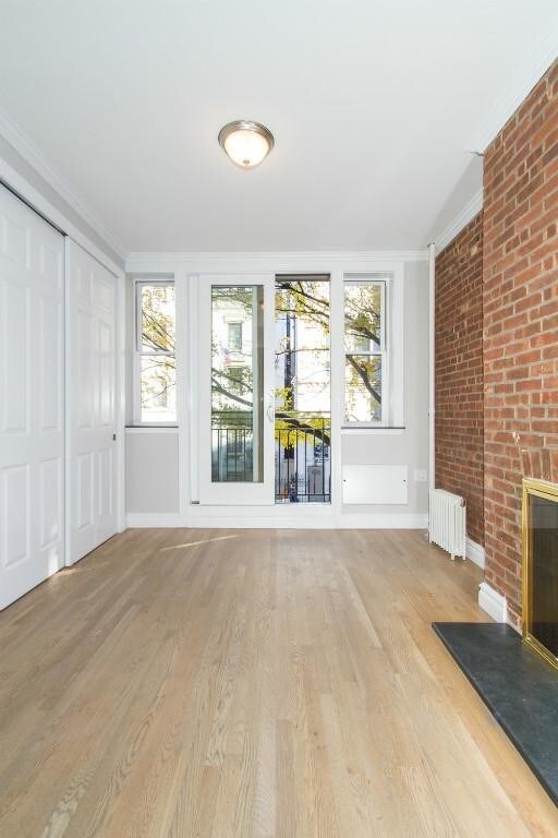 Foto principal - 102 E 7th St