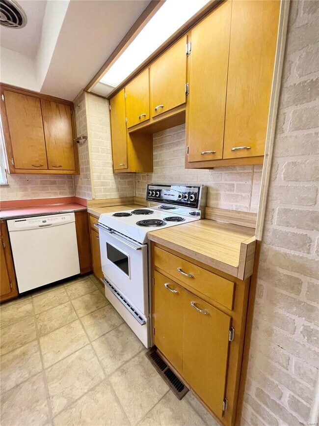 Building Photo - 4120 Shirley Dr