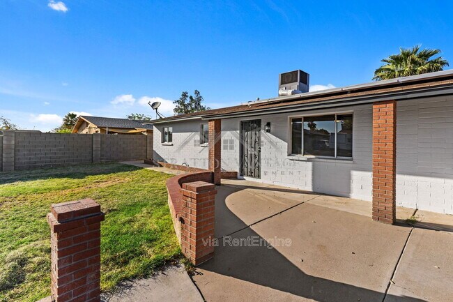 Foto del edificio - 7428 E Carol Cir