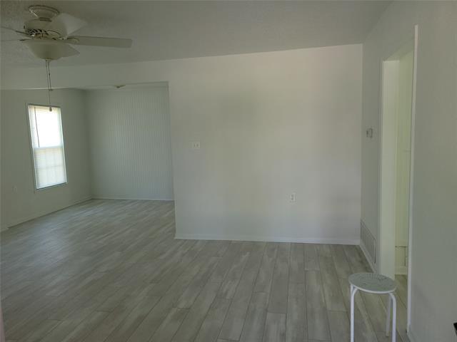 Building Photo - 421 S Dooley St