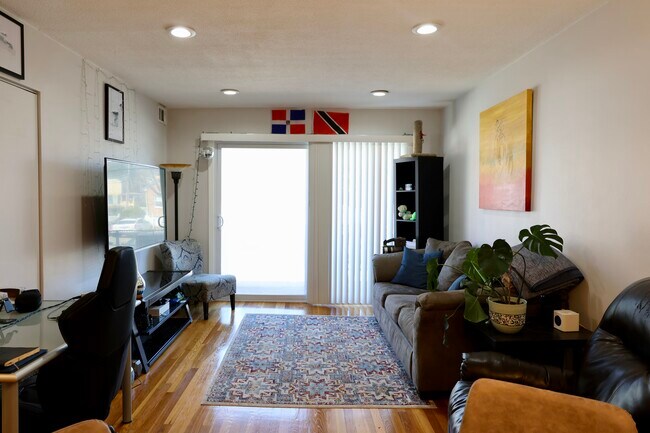 Foto del edificio - 800 Hyde Park Ave