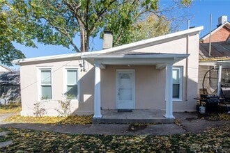 Building Photo - 243 Oak St