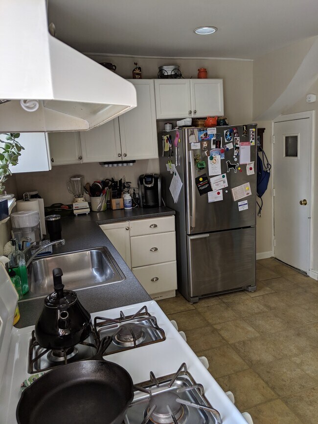 Foto del edificio - 569 E 3rd St