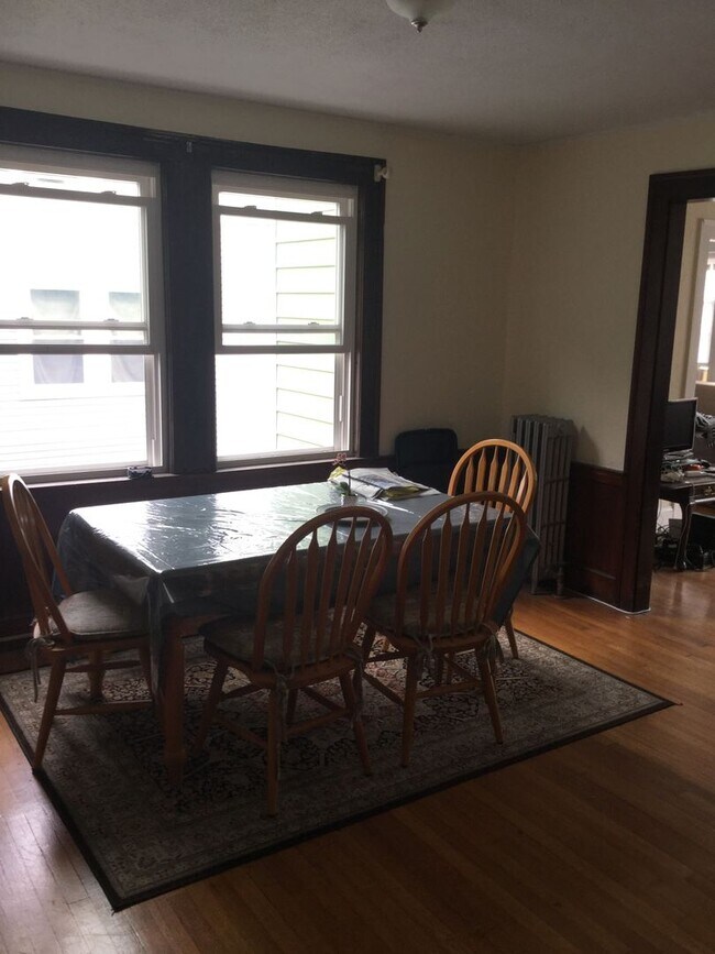 Building Photo - No Brokers Fee, Pets-Friendly , Parking Included, Porch, Laundry on a Site