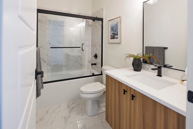 Baño - 140 Sacramento Townhomes