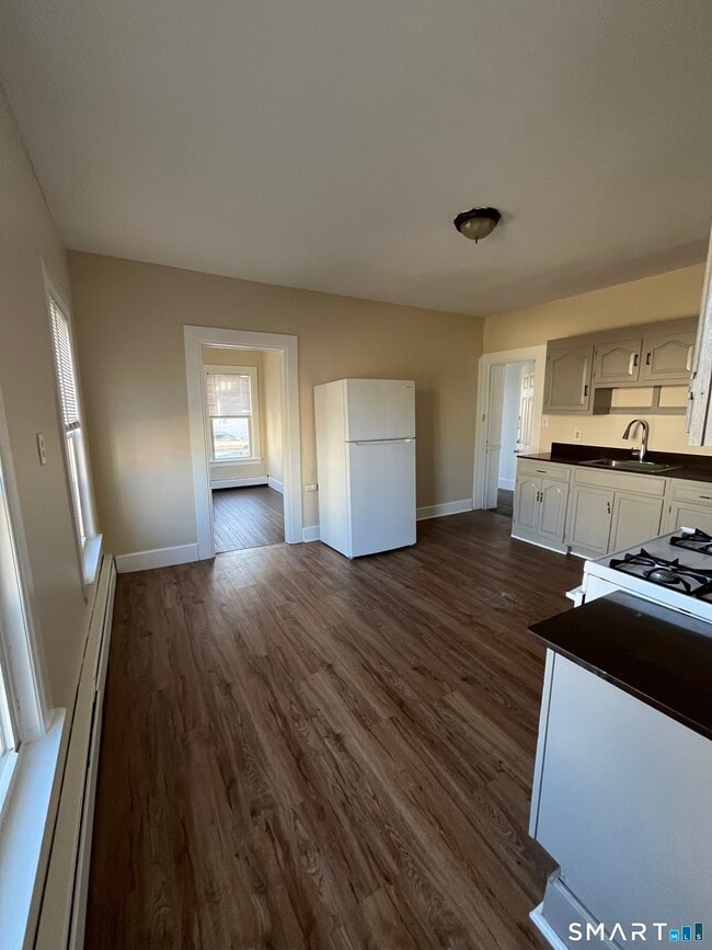 Building Photo - 33 Dewey St