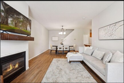 Foto del edificio - 1236 Crystal Pl E