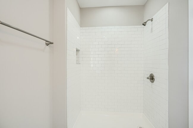 Building Photo - Homewood