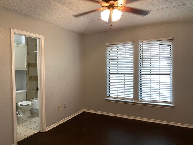 Building Photo - 8701-8703-8703 Holly St