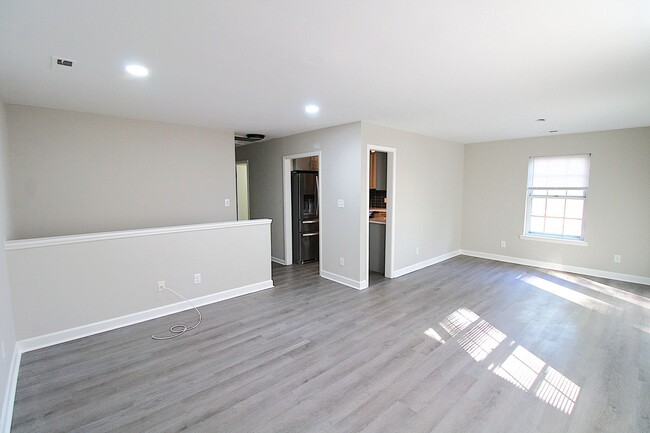 Foto del edificio - Move-in Ready Townhome!!