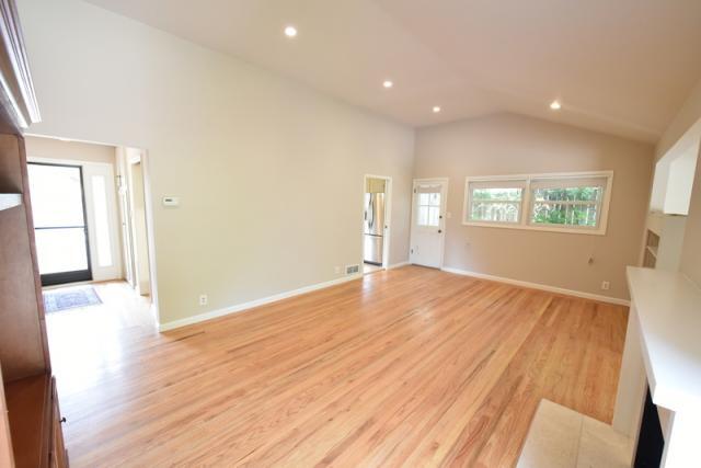 Foto del edificio - 3 bedroom in Redwood City CA 94061-1339