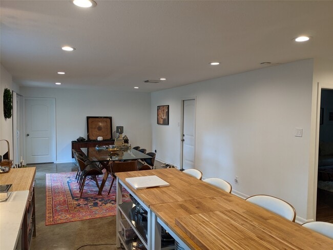Building Photo - 1202 Shadeland Dr