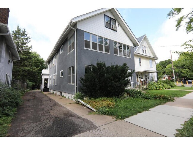 Foto del edificio - 824 5th St NE