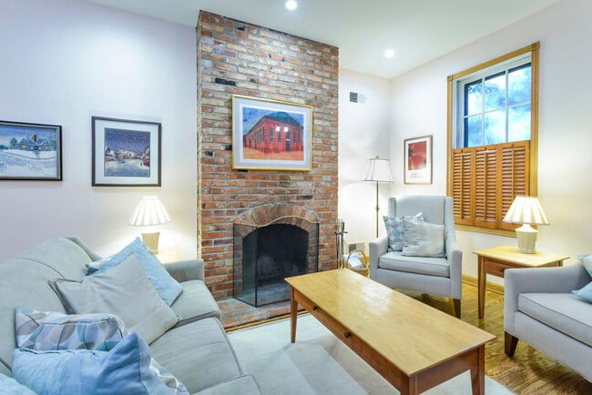 Foto del edificio - 1127 Independence Ave SE