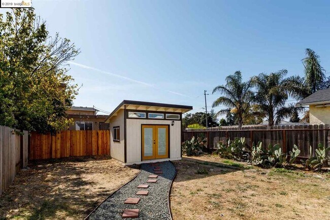 Foto del edificio - 106 Chanslor Ave