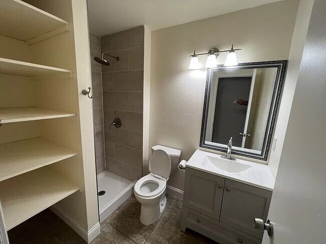 Foto del edificio - 1021 Marston St