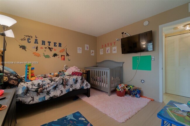 Foto del edificio - 7210 Lake Cir Dr