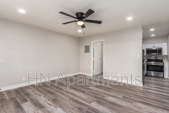 Foto del edificio - 8639 N 7th St