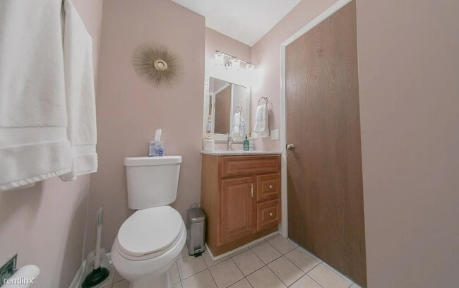 Building Photo - 2 br, 2 bath Townhome - 169 Grove Avenue 2D