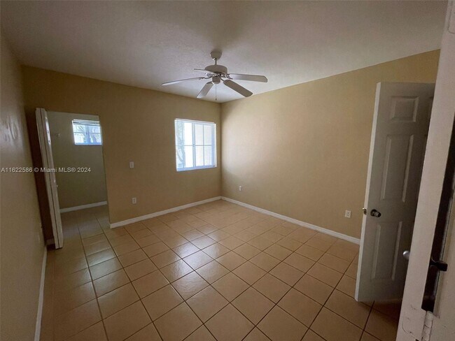 Building Photo - 2582 Centergate Dr